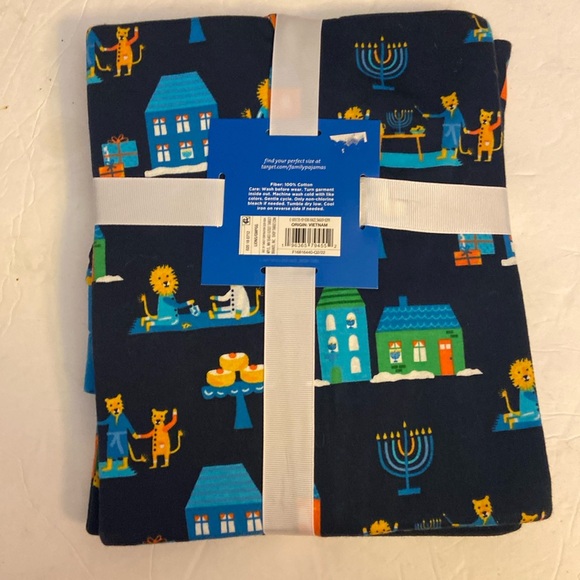 NEW Women's Hanukkah Print 2 Piece Pajama Set - Navy Blue Menorah/Lion Print L - Picture 2 of 4